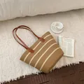 Bolso tote de paja a rayas hecho a mano con asas de cuero sintético marrón para playa - Rayas Anchas Caqui y Blanco Roto