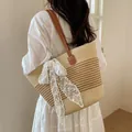 Bolso playero de paja tejida a mano con elegante detalle de cinta de encaje blanco - Rayas Finas Blanco Roto y Caqui (Con Pañuelo)