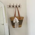 Bolso tote de paja tejido a mano con correas marrones y lazo de encaje blanco - Rayas Anchas Blanco Roto y Negro (Con Pañuelo)