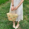 Bolso de mano de paja hecho a mano con bordado de cerezas para estilo playa de verano - Estilo Cereza Hoja Verde