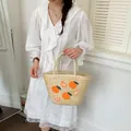 Bolso de paja tejido a mano con bordado de naranja para un estilo playero de verano - Estilo Naranja