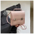 Zaino rosa alla moda con finiture in perle e stelle argentate da donna per viaggi - Rosa
