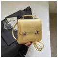 Elegante zaino giallo leggero da donna con decorazioni a stella in metallo e manico - Giallo