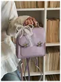 Elegante zaino viola da donna con borchie a stella e raffinato fiocco in pizzo perlato - Viola con Ciondolo