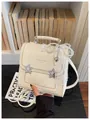 Elegante zaino da donna bianco crema con dettagli a stella e accessori in pizzo e perle - Beige con Ciondolo