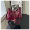Vintage burgundy leather shoulder bag for women with gold-tone twist lock. - Red