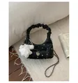 Elegante borsa a tracolla plissettata nera con stampa stellata e ciondolo coniglietto - Nero