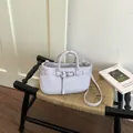 Elegante borsa tote in pelle martellata lavanda chiaro con fibbia e manico superiore - senza ciondolo / Viola
