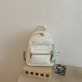 Mochila de lona blanca de moda con estrellas plateadas y detalles de letras bordadas - Con Llavero / S / Blanco