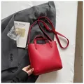 Fashionable red pebble-grain leather bucket bag with top handles and shoulder strap - Red Without Pendant