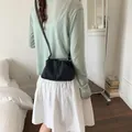Elegante bolso bandolera negro para mujer con textura de cuero granulado de alta calidad - Negro