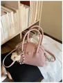 Elegante roze handtas van generfd leer met een schattige berenhanger en schouderriem - Met Hanger / Roze