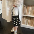 Bolso bandolera de tejido negro hecho a mano con detalles de conchas para la playa - Negro