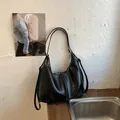 Zaino e borsa a tracolla nera alla moda di grande capacità per donna versatile - modello base / Nero
