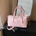 Sac Boston rose tendance en similicuir avec poignées et bandoulière amovible - Rose