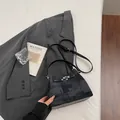 Hochwertige dunkelgraue Beuteltasche aus Strukturstoff mit elegantem Metallschnalle - Ohne Anhänger / Schwarz