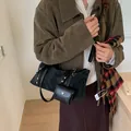 Borsa a cuscino in camoscio nero da donna con piccolo borsellino incluso - Nero