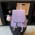 Eleganter lavendelfarbener Mini-Rucksack mit süßem Bärenanhänger und Kordelzug für Damen - Lila Mit Anhänger