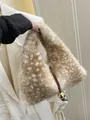 Sac à main élégant en peluche à pois avec breloque dorée et bandoulière en chaîne - Kaki