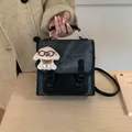 Zaino da donna alla moda grigio e nero con un simpatico ciondolo a forma di cane - Stile con Ciondolo Cucciolo / Nero