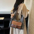 Large capacity gray and brown women's commuter shoulder bag with a cute bear plush charm - With Pendant / Black
