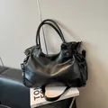 Large capacity black retro tote bag in soft faux leather for women's daily commute - Basic Style / Black