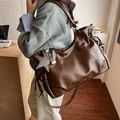 Große braune Vintage-Tragetasche für Damen mit Sternanhänger und Gurt - Mit Anhänger / Braun