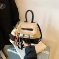 Retro-Rucksack in Beige mit Pelzbesatz und süßem Teddybär-Anhänger - Khaki Mit Kaninchenanhänger