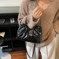 Borsa a mano vintage in morbida pelle nera a pieghe con tracolla per donna 2025 - A Mano e Tracolla(XCY98114) / Nero