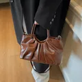 Borsa a mano vintage in morbida pelle marrone a pieghe con manici e tracolla regolabile - A Mano e Tracolla(XCY98114) / Marrone