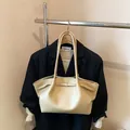 Elegante borsa tote in pelle crema con spalline minimaliste per donna di classe - modello base / Kaki