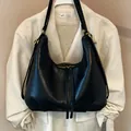 Versatile large capacity black slouchy hobo tote bag for daily commute and casual travel - Black Style (XCY56808) / Black