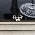 Eleganter silberner Schleifenring mit Perlen und Kristallen für einen Lagenlook - Zweilagiger Perlschleifenstil(7) / Silber
