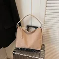 Bolso tote grande minimalista de ante beige para el desplazamiento diario de mujer. - Gris Beige
