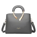 Elegante graue Handtasche aus Leder mit Narbenstruktur und stilvollem Metallgriff - Mode Tragetasche (70511) / Grau