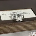 Detailansicht eines eleganten silbernen Schleifenrings mit Perle und Kristallen. - Stil Nr. 2 Offener Ring (135988825) / Silber