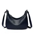 Elegante marineblauwe hobo-tas van zacht leer voor dames met een minimalistisch ontwerp - Blauw