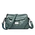 Elegante borsa a tracolla in morbida pelle verde scuro con motivo trapuntato a rombi - Verde