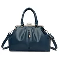 Elegante dunkelblaue Lederhandtasche für Damen mit Metallverschluss und Faltenstruktur - Blau