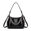 Elegante bolso de mano en cuero negro con logo de canguro y múltiples bolsillos con cremallera - Negro