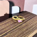 Anillo ajustable de oro vintage con flor de esmalte púrpura y detalles de hojas verdes - Estilo floral de lavanda con textura de cuerda retorcida (nº 24) / Anillo Abierto N.º 24