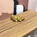 Elegante anillo vintage chapado en oro con un diseño de mariposa en esmalte verde. - Estilo Mariposa (n.º 34) / Degradado Verde Amarillo
