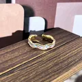 Anillo dorado vintage con diseño ondulado e incrustaciones de esmalte de colores estilo - Estilo Ondulado (n.º 37) / Azul Pálido