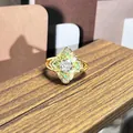 Anillo de flor en esmalte estilo palacio retro con gema central en acabado oro - Estilo Floral Cristal Pétalo Verde Claro (48) / Verde Pálido