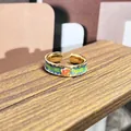 Anillo abierto dorado retro con diseño floral colorido de esmalte y glaseado - Base Azul Verdosa con Estilo Flor Roja (56号开口戒指)