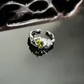 Close-up detail of irregular snake-style silver ring with vibrant green gemstone centerpiece - Green Heart Lava Style (12号)