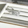 Nahaufnahme eines silbernen Schmetterlingsrings mit Zirkonia in Schmuckschatulle - Schmetterling Stil 8 / Verstellbar Offen