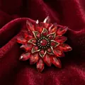 Eleganter roter Sonnenblumen-Anstecknadel mit geschliffenen Acrylkristallen und Goldlegierung - Sonnenblumen-Stil / Antikgold (Dunkelrot)