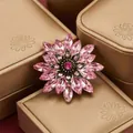 Eleganter Sonnenblumen Brosche mit rosa Kristall auf goldenem Schmuckkästchen - Sonnenblumen-Stil / Antikgold (Rosa)