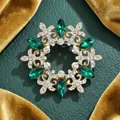 Spilla in cristallo verde stile palazzo vintage con lega dorata e strass scintillanti - Oro Con Vetro Verde